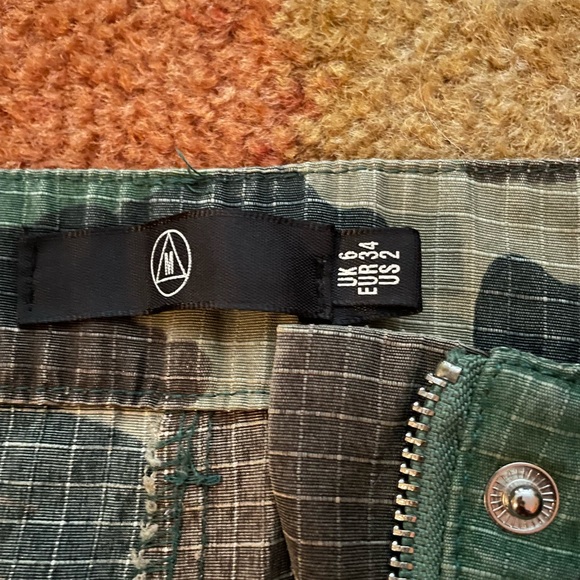 Missguided Camo Cargo Pants - Picture 4 of 4